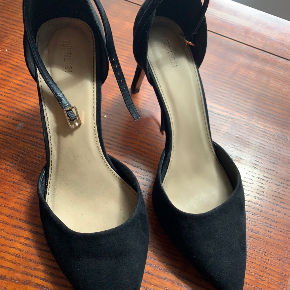 F21 BLACK HEELS